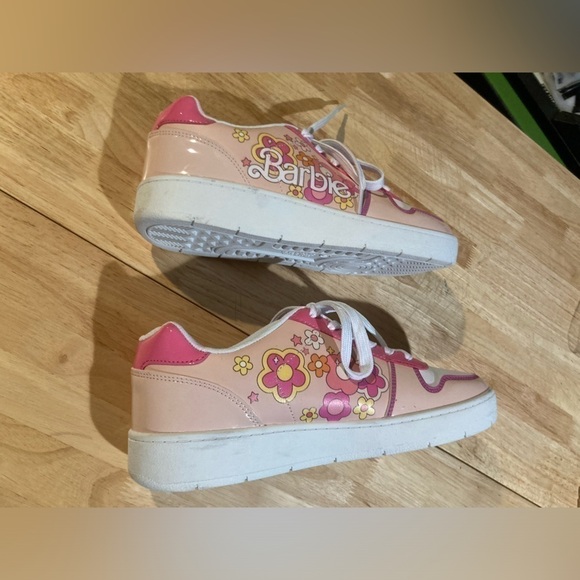 Barbie sneakers in size 10. White with Barbie logo on side & flower detail - Picture 1 of 13